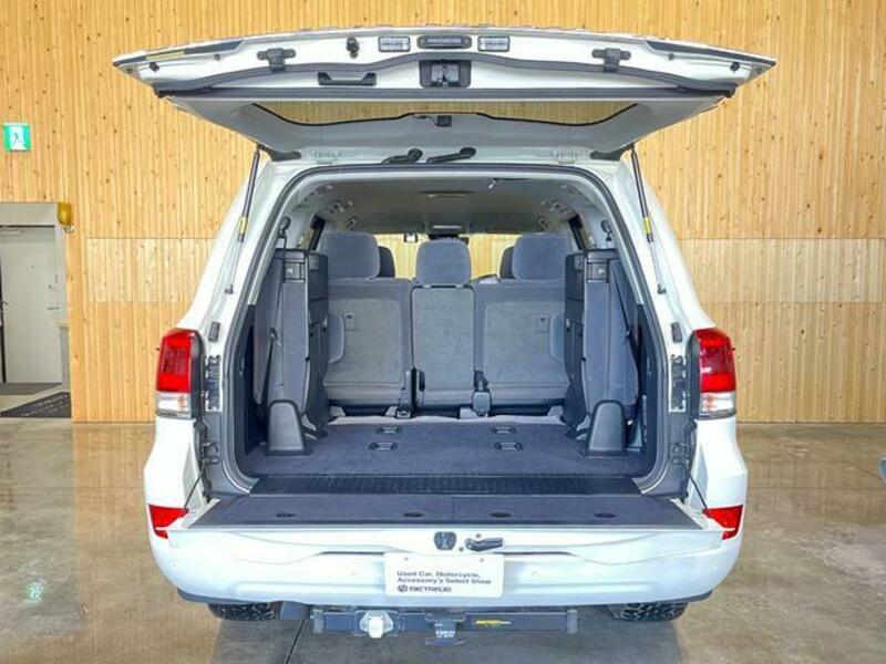 LAND CRUISER