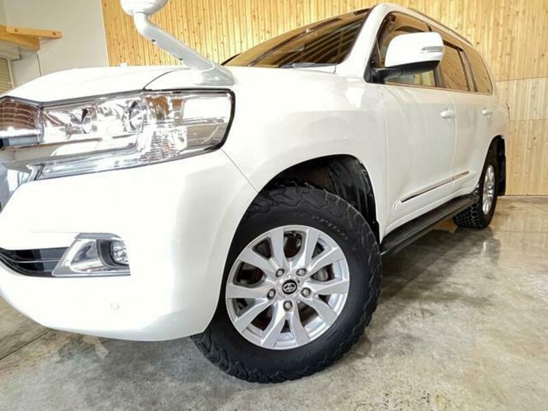 LAND CRUISER