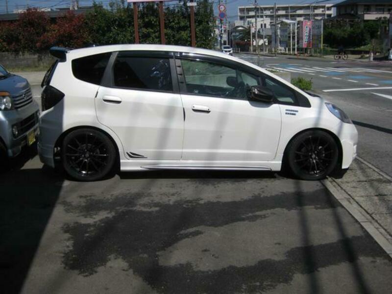 FIT HYBRID