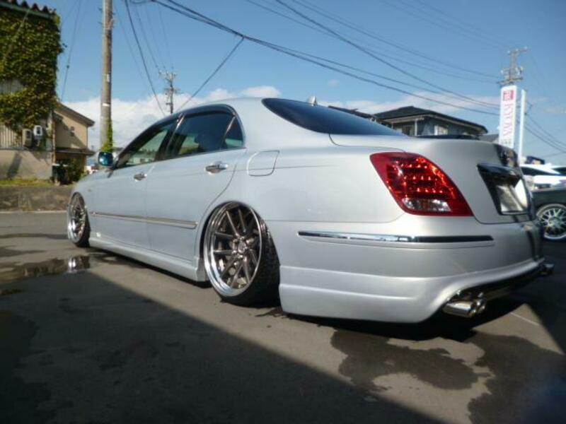 CROWN MAJESTA