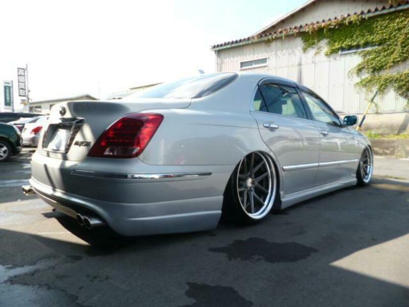 CROWN MAJESTA
