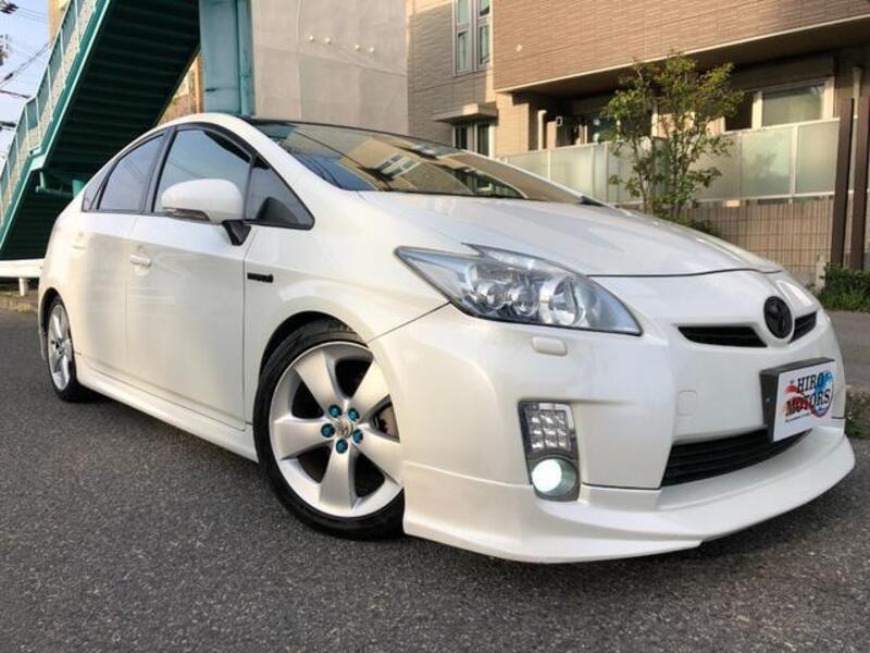 TOYOTA PRIUS
