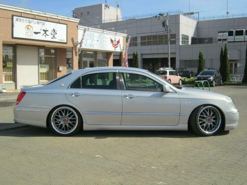 CROWN MAJESTA