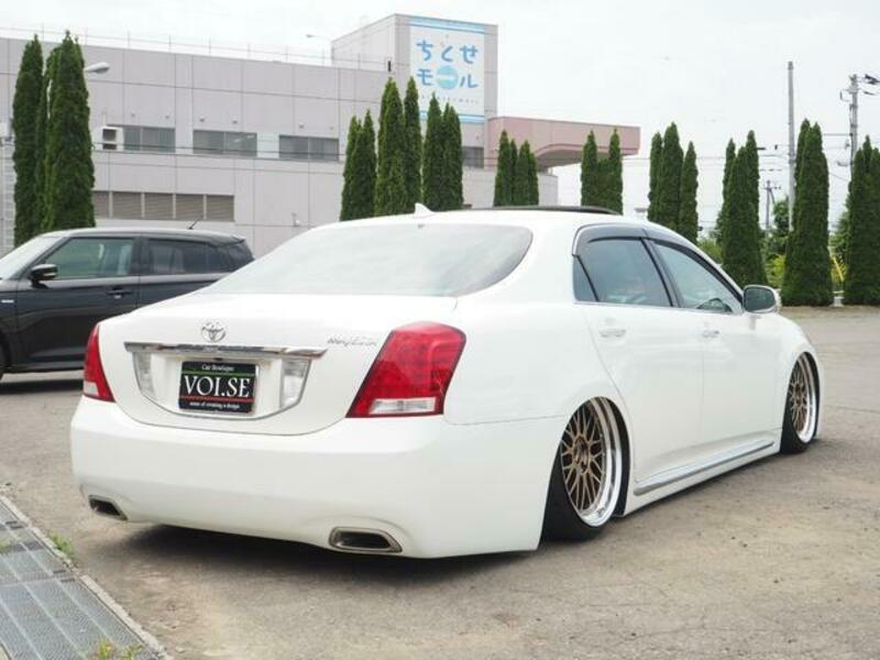 CROWN MAJESTA