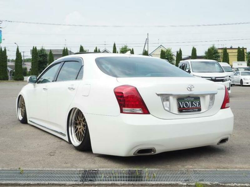 CROWN MAJESTA