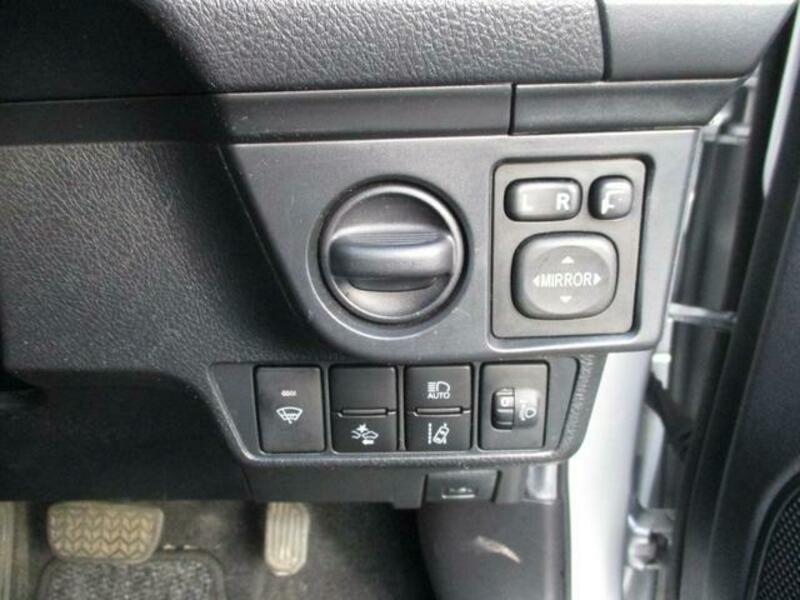 COROLLA AXIO