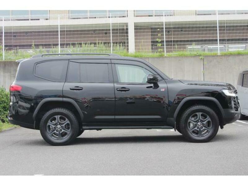 LAND CRUISER