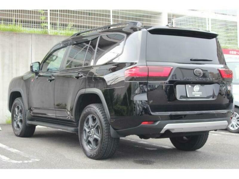 LAND CRUISER