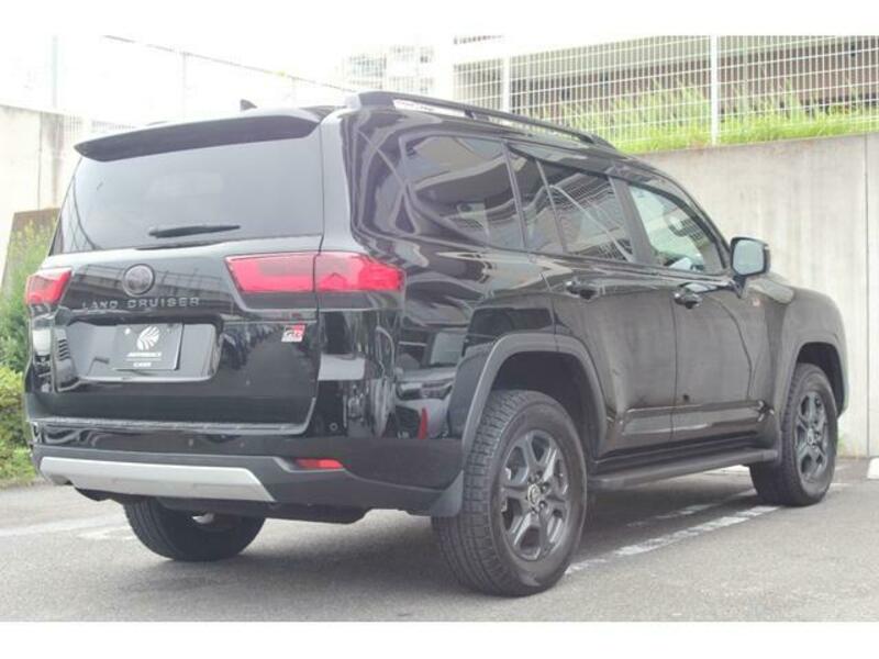LAND CRUISER