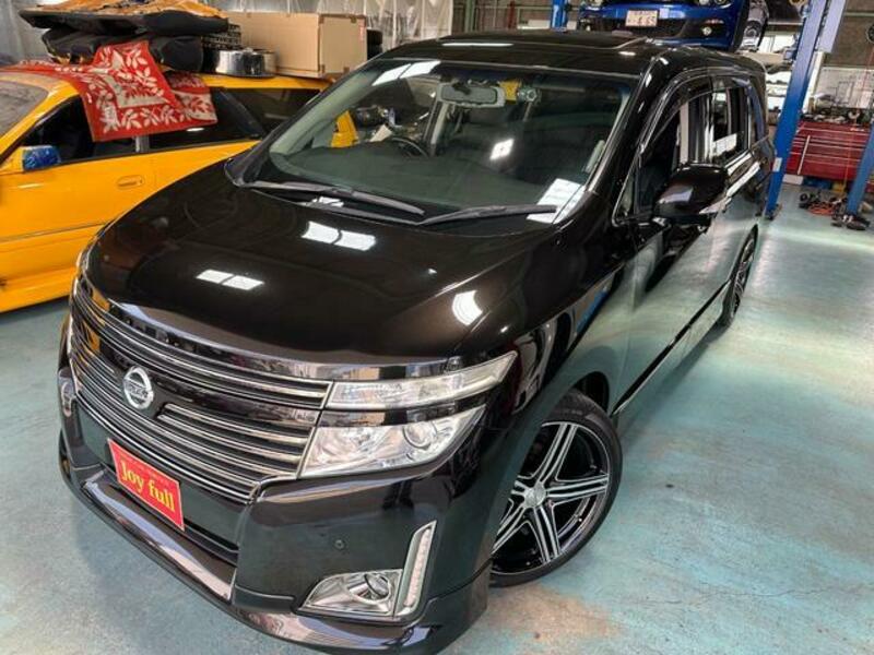 NISSAN ELGRAND