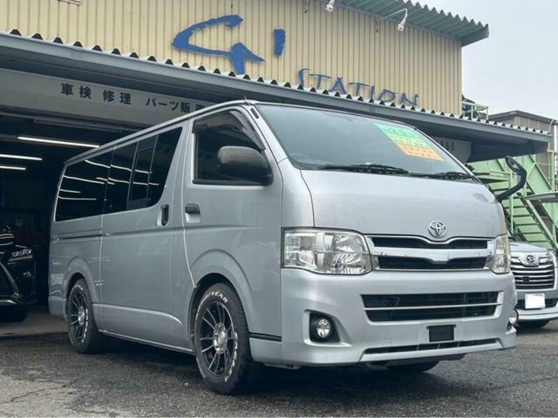 TOYOTA HIACE VAN