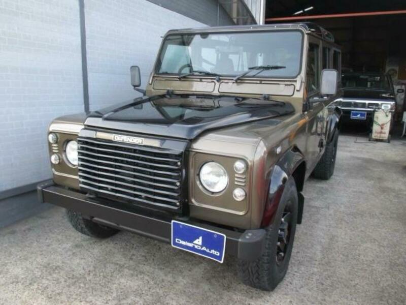 LAND ROVER DEFENDER