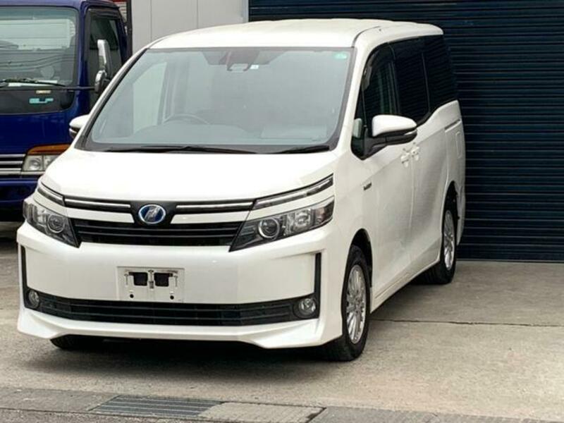 TOYOTA VOXY