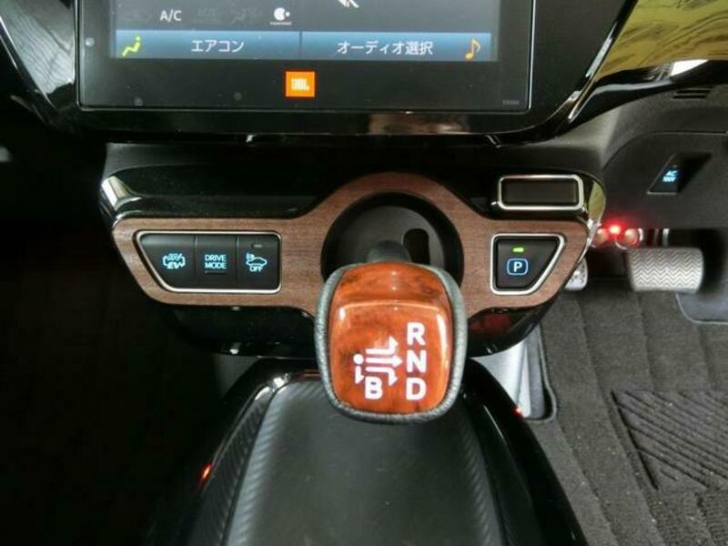 PRIUS PHV