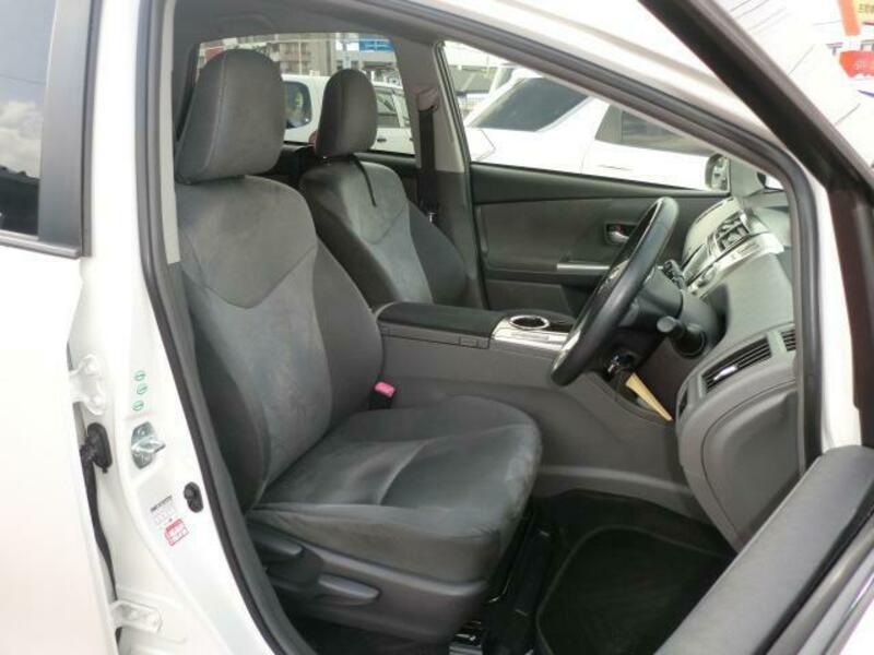 PRIUS ALPHA