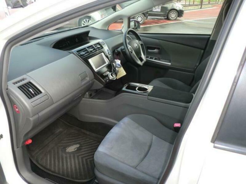 PRIUS ALPHA