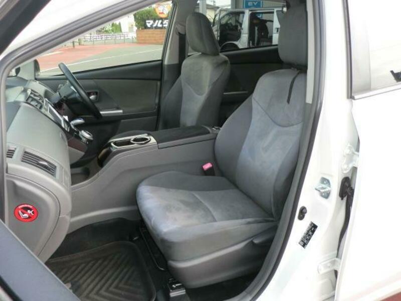 PRIUS ALPHA
