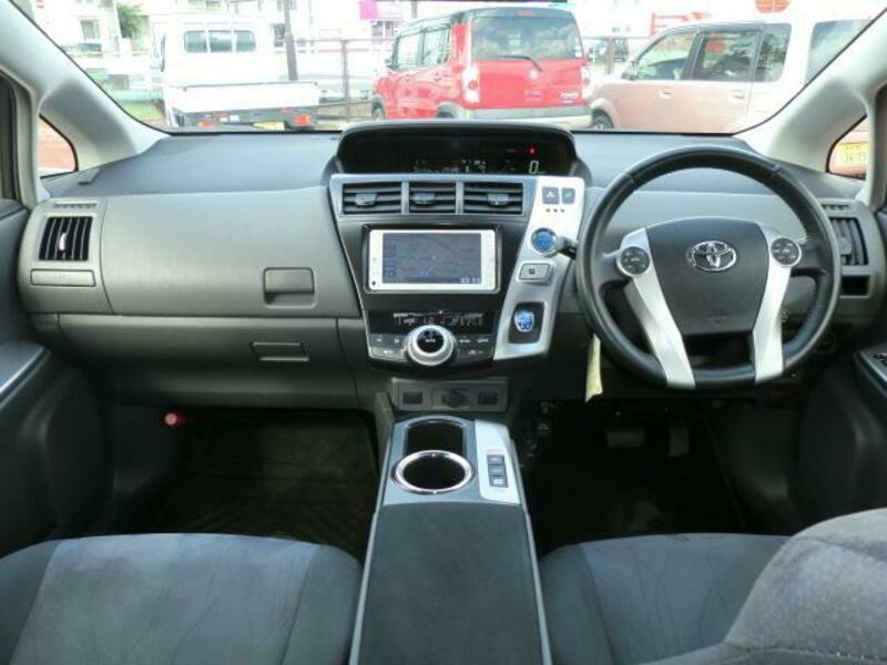 PRIUS ALPHA
