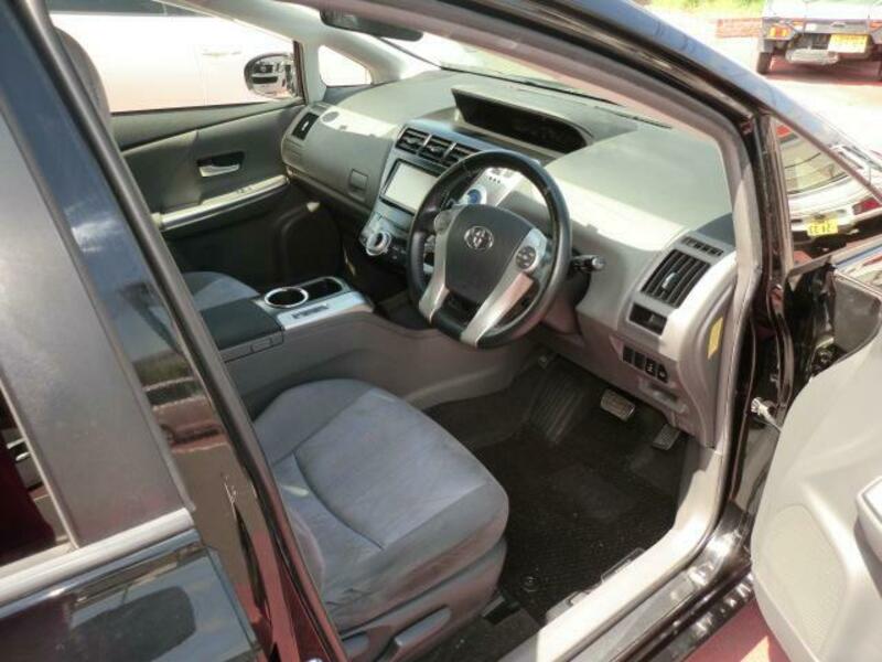 PRIUS ALPHA