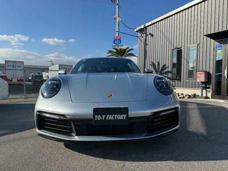 911