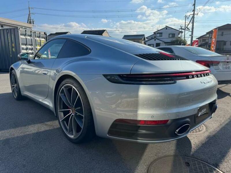 911