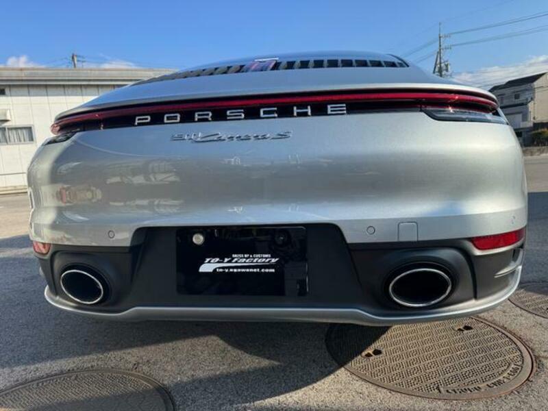 911
