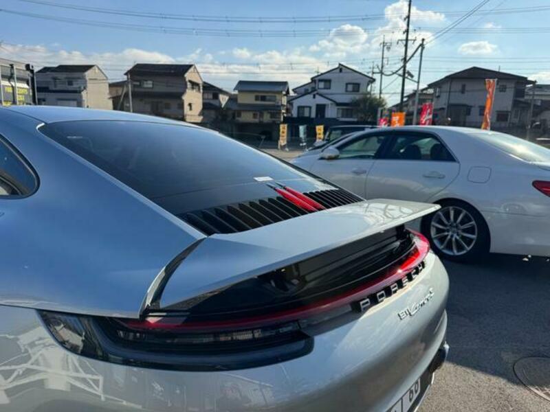 911