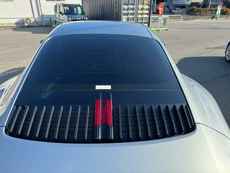 911