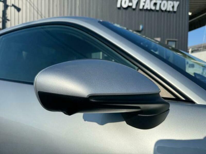911