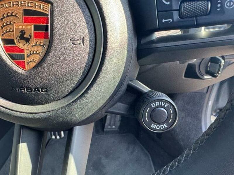 911