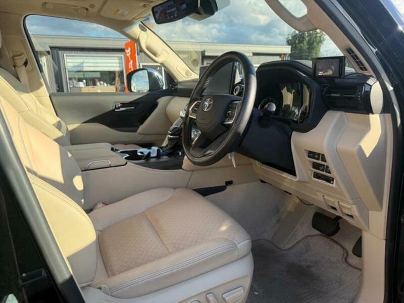 LAND CRUISER