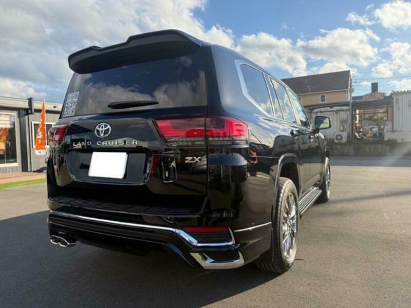 LAND CRUISER