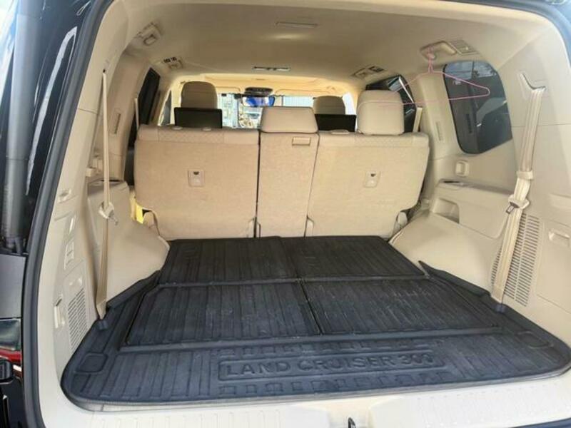 LAND CRUISER