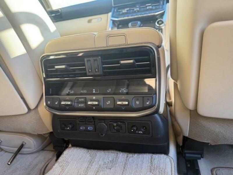 LAND CRUISER
