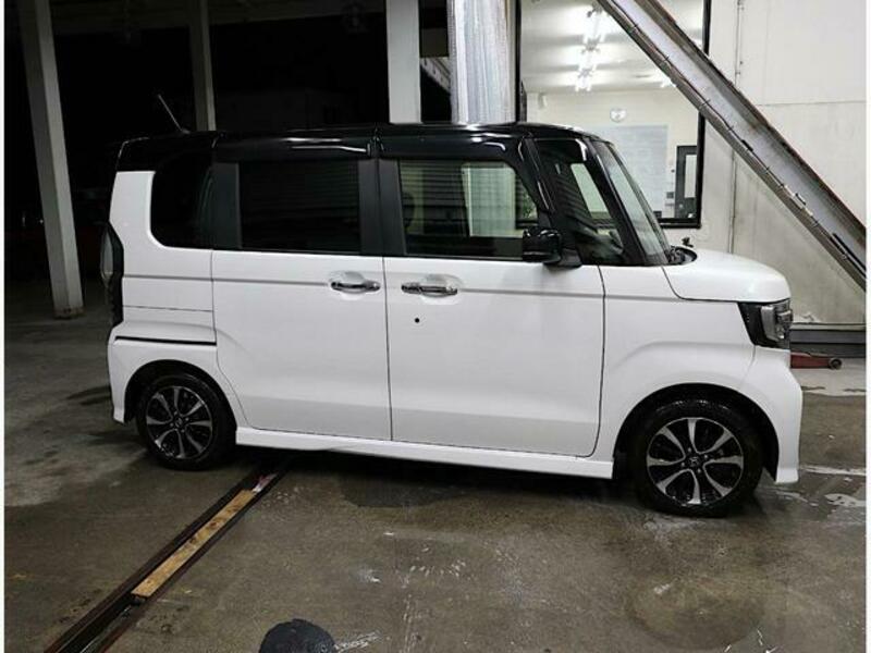 N BOX CUSTOM