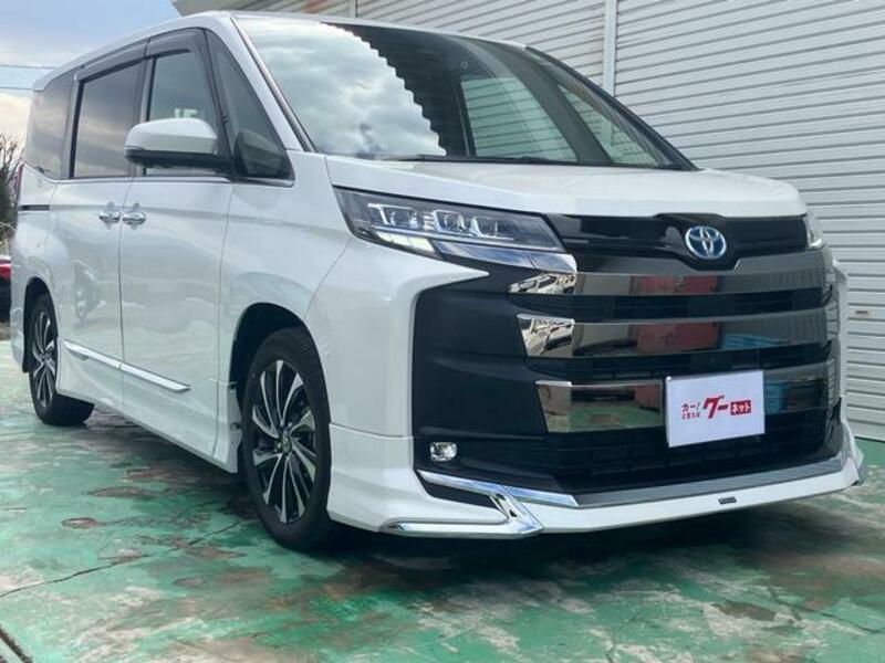 TOYOTA NOAH