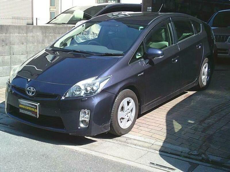 TOYOTA PRIUS