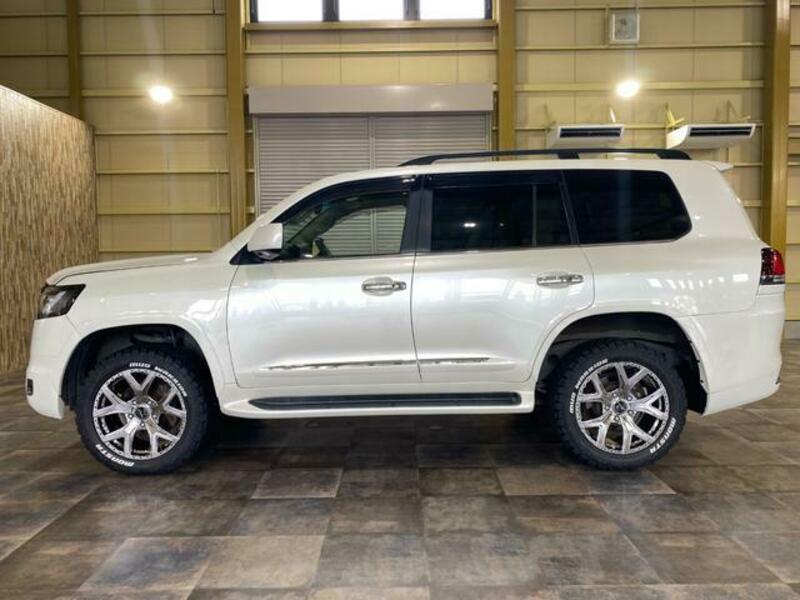 LAND CRUISER