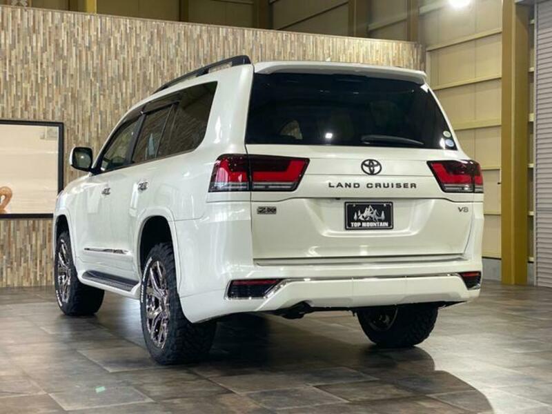 LAND CRUISER