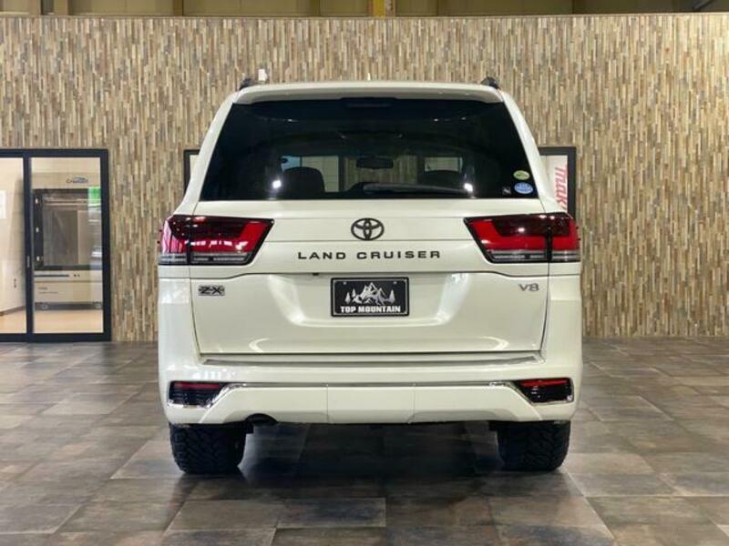 LAND CRUISER