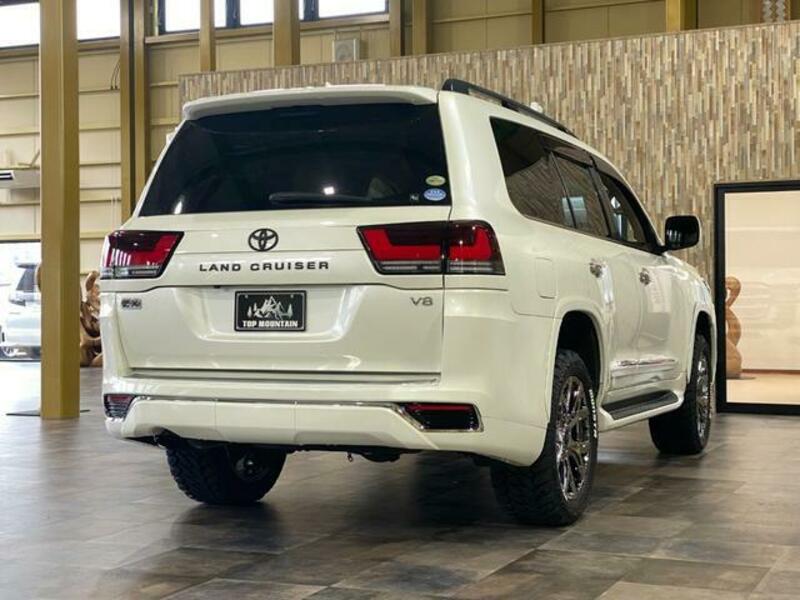 LAND CRUISER
