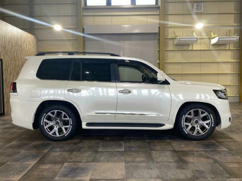LAND CRUISER