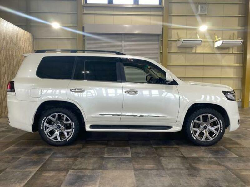 LAND CRUISER