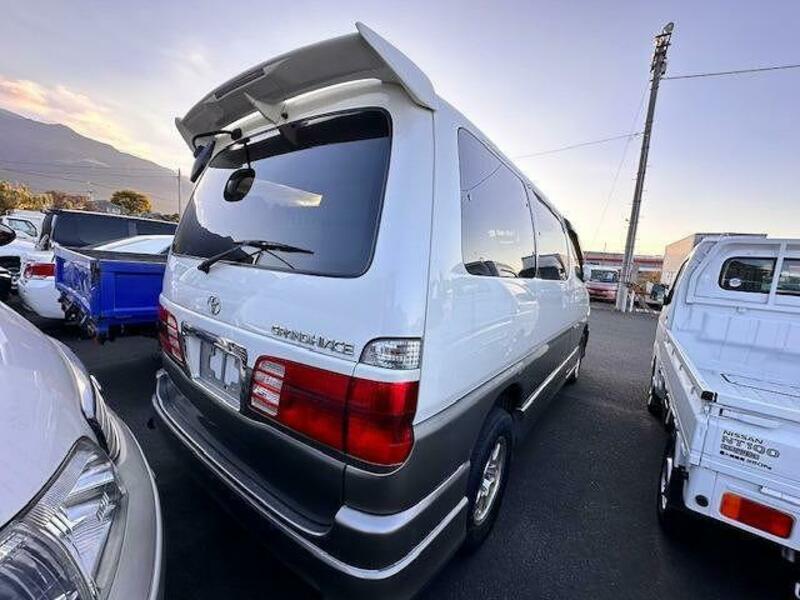 GRAND HIACE