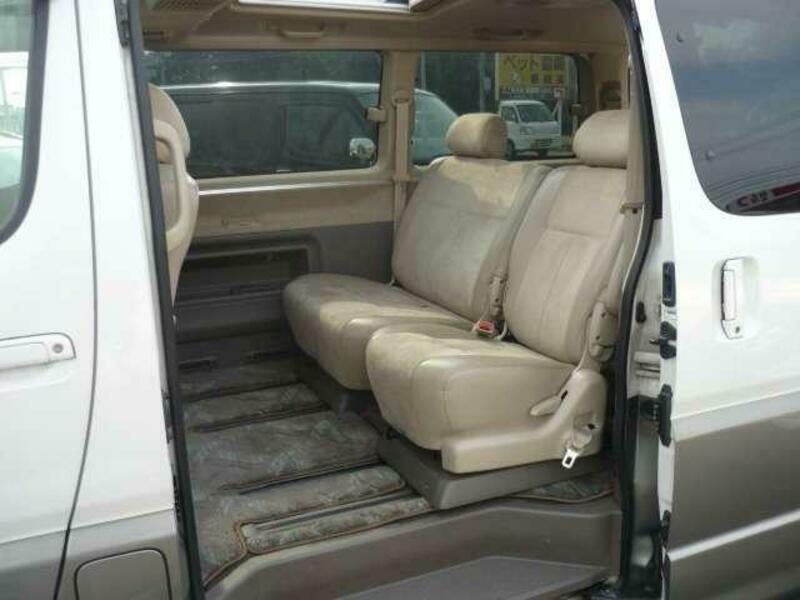 GRAND HIACE