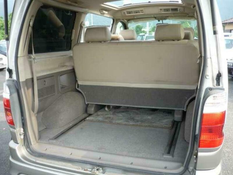 GRAND HIACE