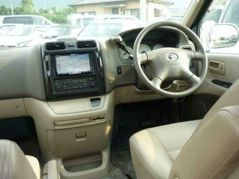 GRAND HIACE
