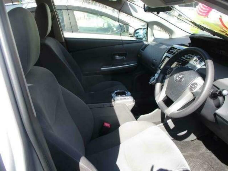PRIUS ALPHA