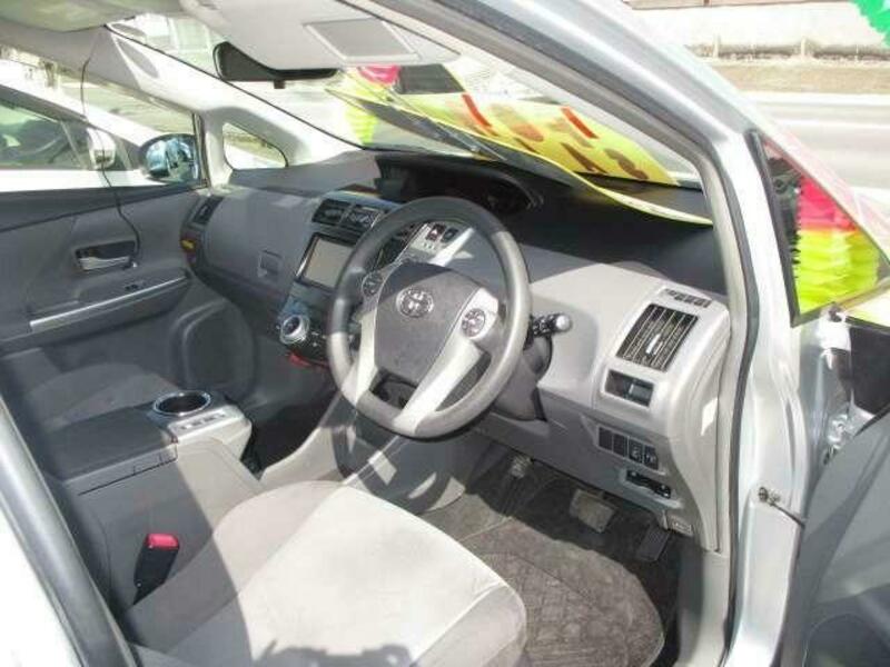 PRIUS ALPHA