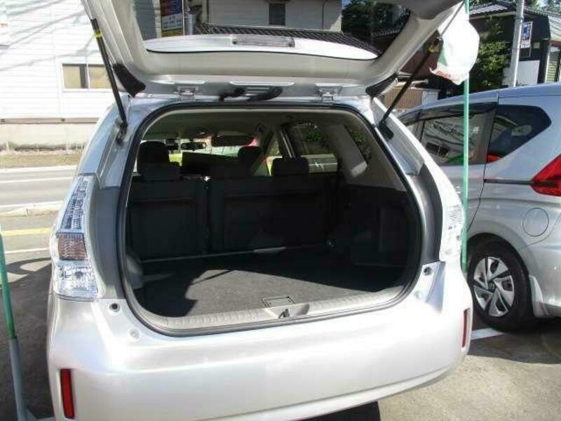 PRIUS ALPHA